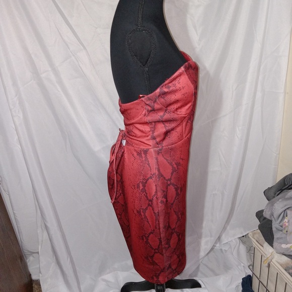 Fashion Nova Sassy Serpertine Snake Mini Dress Bergundy Size XL - Picture 5 of 14